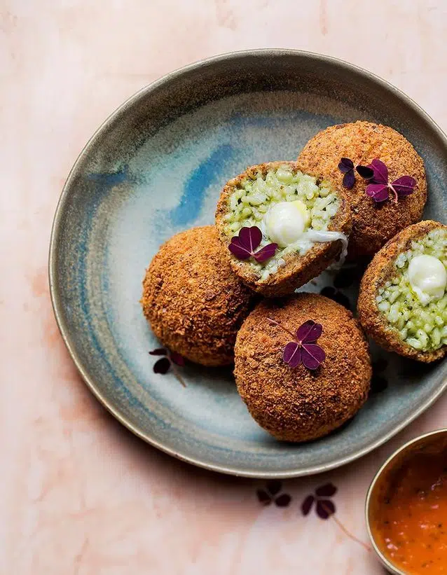 Petits Arancini De Riz Au Pesto Coeur Mozzarella Et Sauce Tomate Confite 1